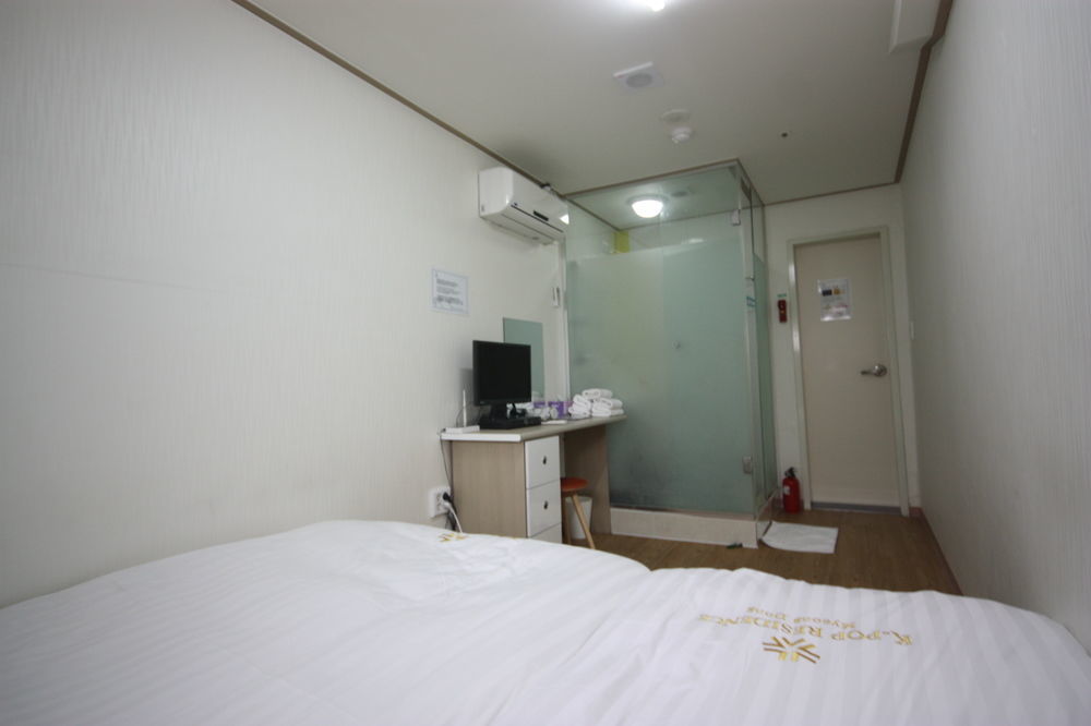 K-pop Myeongdong 1 2* Seoul